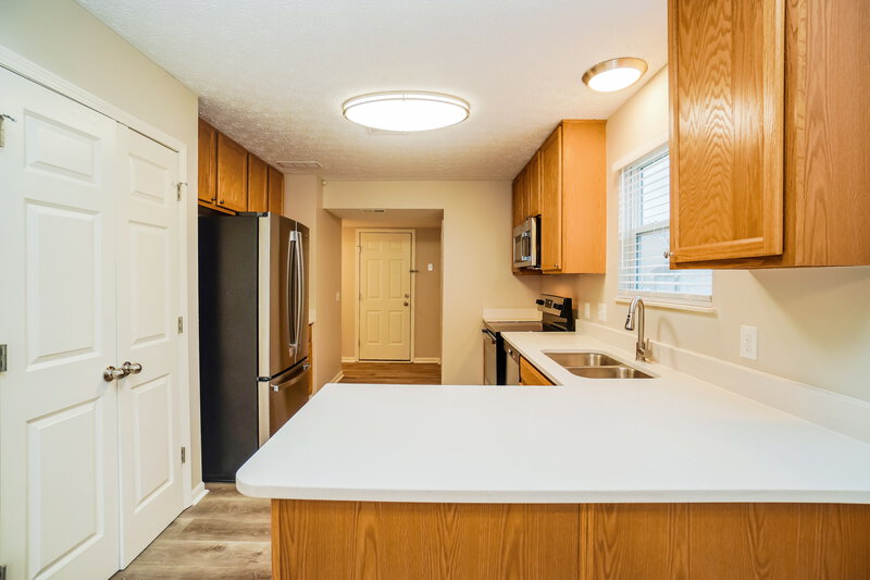 2,355/Mo, 1272 Poplar Creek Ct Blacklick, OH 43004 Kitchen View