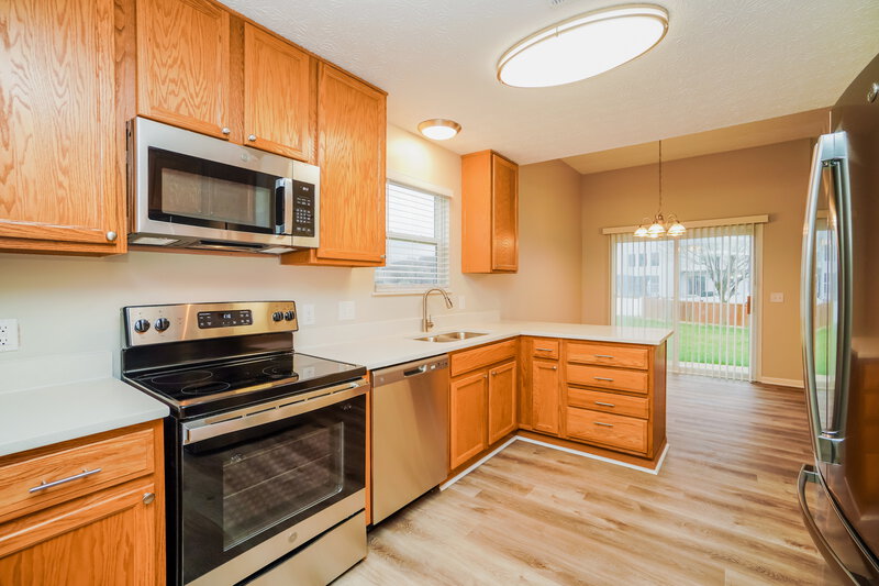 2,355/Mo, 1272 Poplar Creek Ct Blacklick, OH 43004 Kitchen View 2