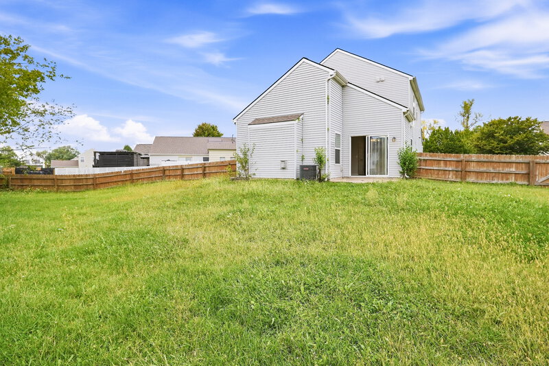 2,275/Mo, 1272 Poplar Creek Ct Blacklick, OH 43004 Rear View 2