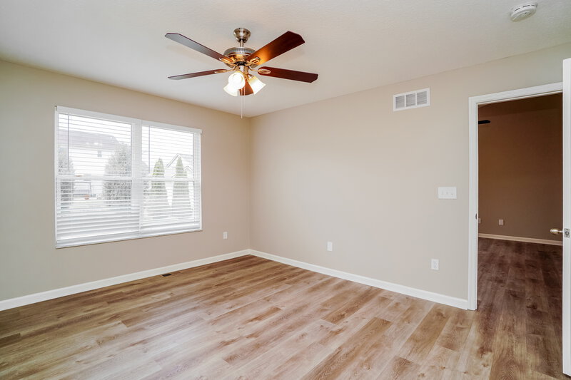 1,975/Mo, 227 Harvard Loop Delaware, OH 43015 Main Bedroom View