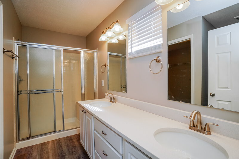 1,975/Mo, 227 Harvard Loop Delaware, OH 43015 Main Bathroom View