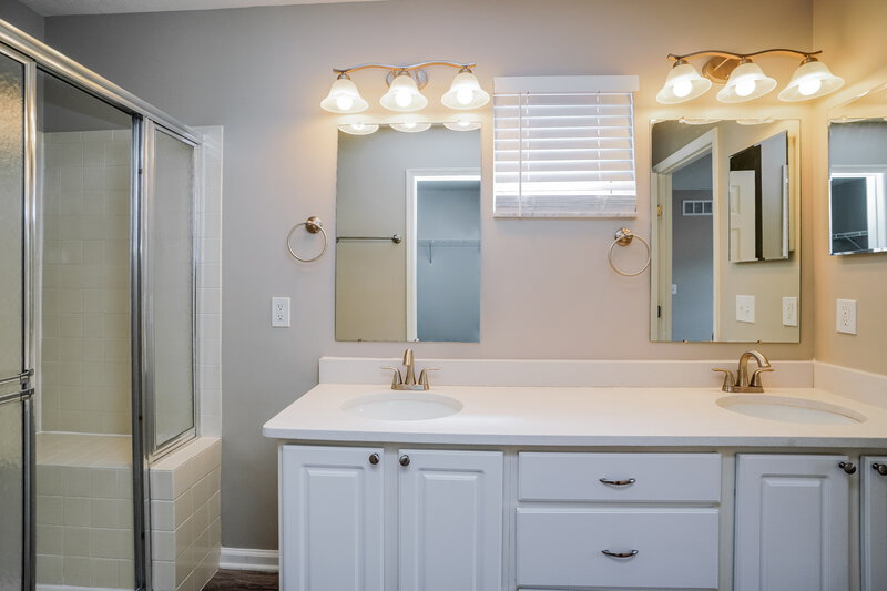 1,975/Mo, 227 Harvard Loop Delaware, OH 43015 Main Bathroom View 2