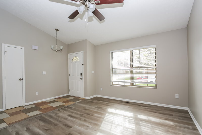 1,990/Mo, 1406 Wild Oats Dr Columbus, OH 43204 Living Room View 2