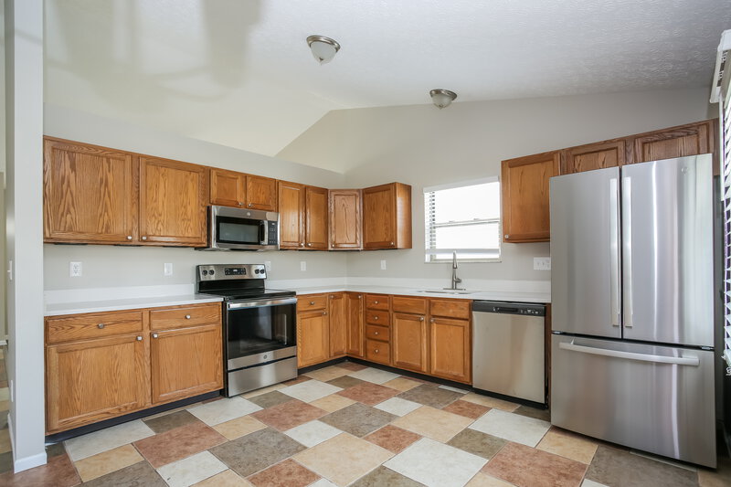 1,990/Mo, 1406 Wild Oats Dr Columbus, OH 43204 Kitchen View 2