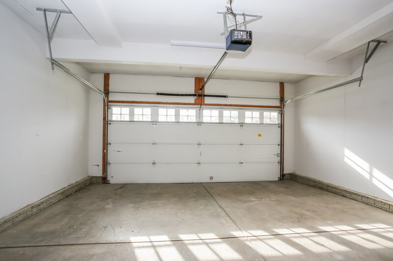 1,990/Mo, 1406 Wild Oats Dr Columbus, OH 43204 Garage View