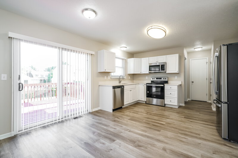 2,235/Mo, 8371 Glencrest Dr Reynoldsburg, OH 43068 Dining Room View