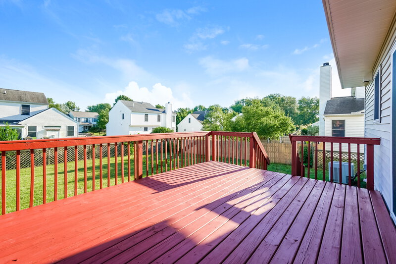 2,235/Mo, 8371 Glencrest Dr Reynoldsburg, OH 43068 Deck View