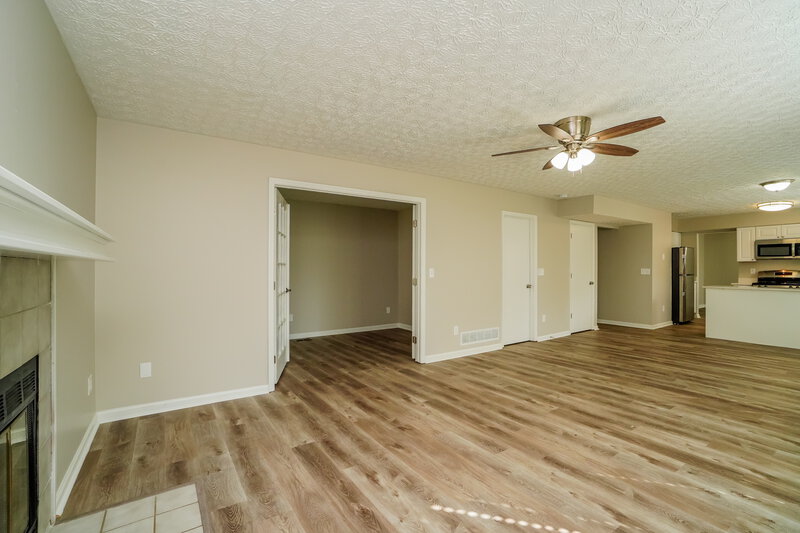 2,500/Mo, 3721 Whitworth Way # A1 Columbus, OH 43228 Living Room View