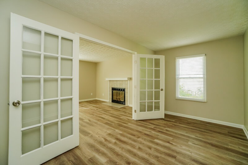 2,500/Mo, 3721 Whitworth Way # A1 Columbus, OH 43228 Living Room View 2