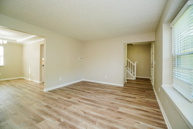 2,500/Mo, 3721 Whitworth Way # A1 Columbus, OH 43228 Living Room View 4