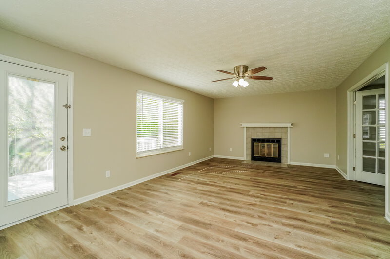 2,500/Mo, 3721 Whitworth Way # A1 Columbus, OH 43228 Living Room View 5