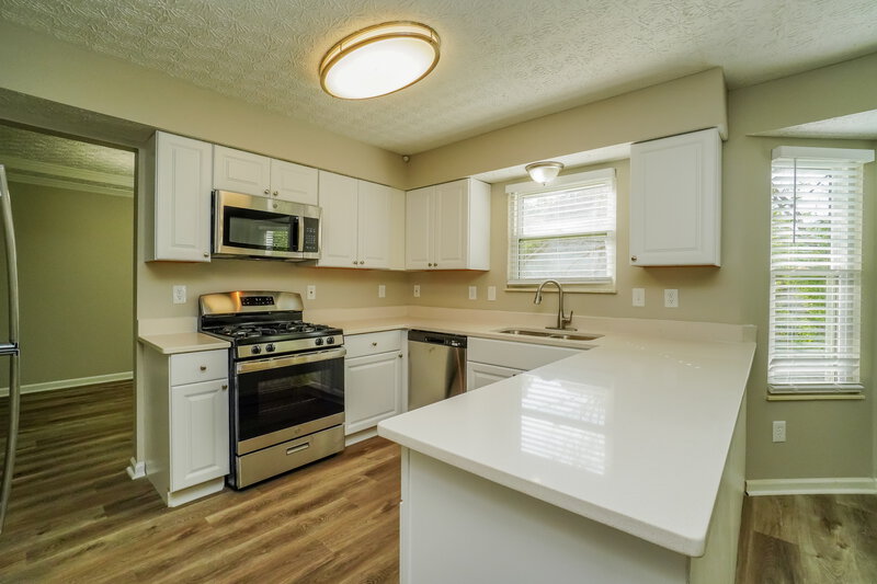 2,500/Mo, 3721 Whitworth Way # A1 Columbus, OH 43228 Kitchen View 2