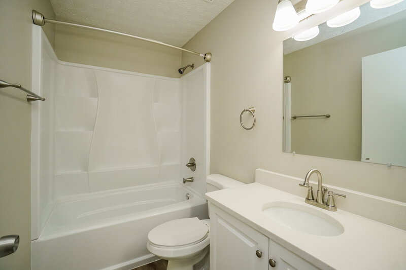 2,500/Mo, 3721 Whitworth Way # A1 Columbus, OH 43228 Bathroom View