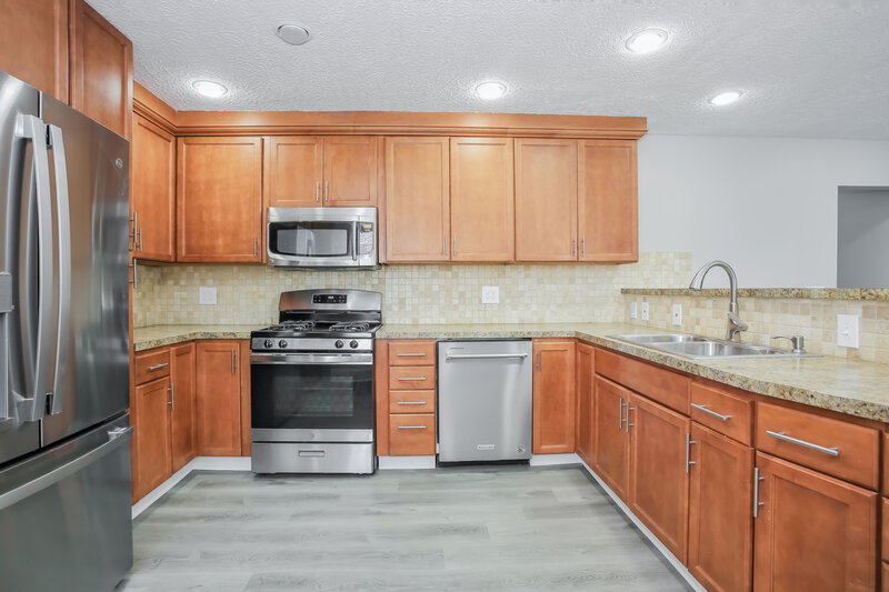 2,175/Mo, 6903 Iola Boat Ln Canal Winchester, OH 43110 Kitchen View