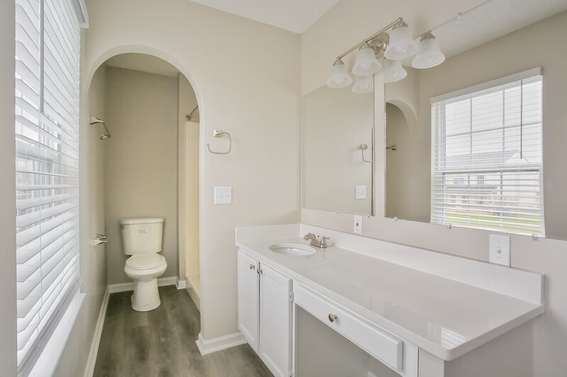 2,175/Mo, 6903 Iola Boat Ln Canal Winchester, OH 43110 Main Bathroom View
