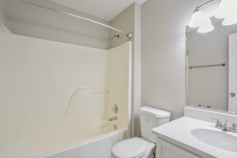 2,175/Mo, 6903 Iola Boat Ln Canal Winchester, OH 43110 Bathroom View