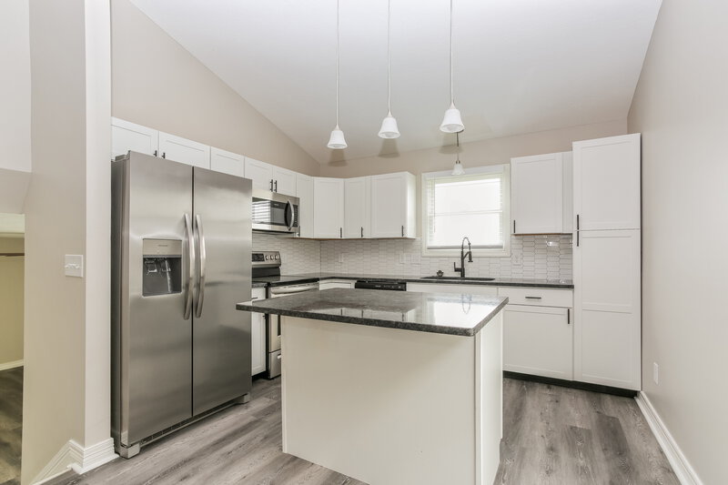 1,900/Mo, 3853 Pendent Ln Columbus, OH 43207 Kitchen View