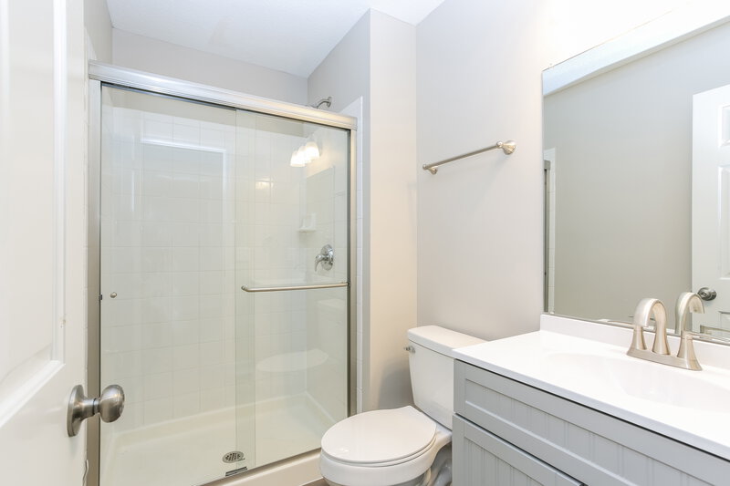 1,900/Mo, 3853 Pendent Ln Columbus, OH 43207 Main Bathroom View
