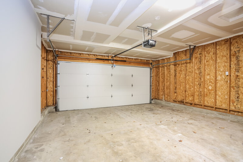1,900/Mo, 3853 Pendent Ln Columbus, OH 43207 Garage View