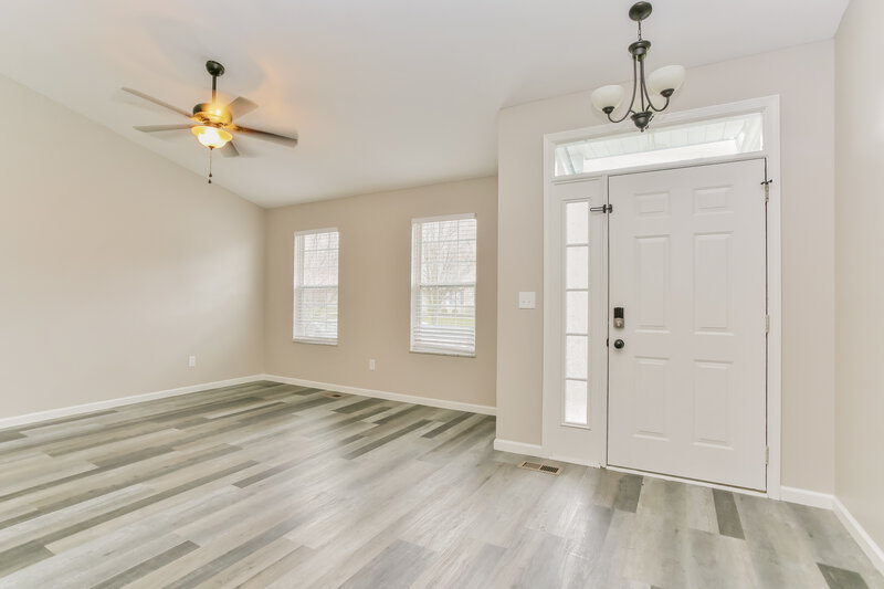 3,700/Mo, 445 Oak Meadow Dr Pataskala, OH 43062 Living Room View