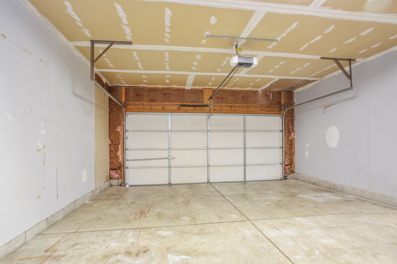 3,700/Mo, 445 Oak Meadow Dr Pataskala, OH 43062 Garage View