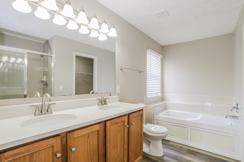 2,790/Mo, 4724 Michael Pl Grove City, OH 43123 Main Bathroom View