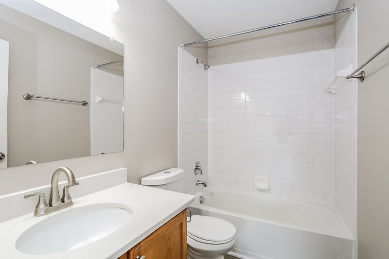 2,790/Mo, 4724 Michael Pl Grove City, OH 43123 Bathroom View
