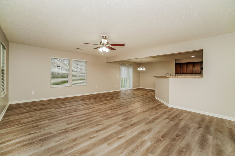 2,125/Mo, 3340 Glasgow Dr Groveport, OH 43125 Living Room View 2