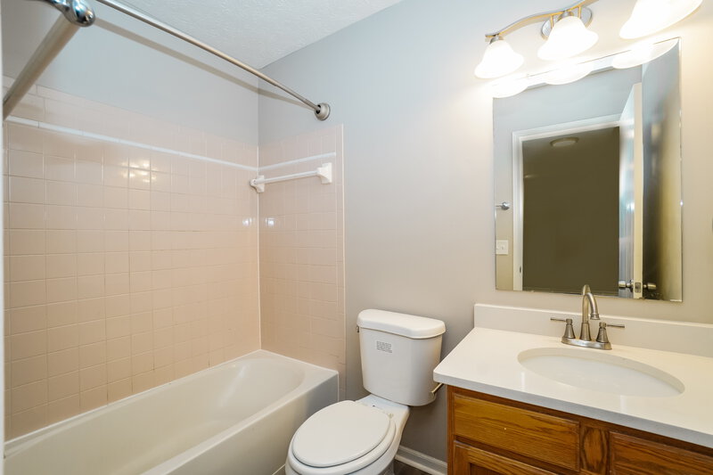 4,045/Mo, 2313 Brisum Way Hilliard, OH 43026 Bathroom View