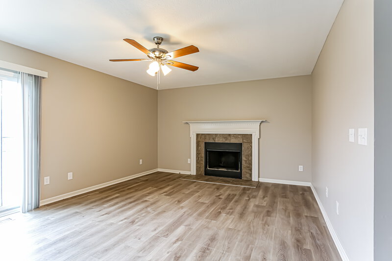 2,040/Mo, 5942 Westbank Dr Galloway, OH 43119 Living Room View