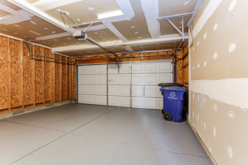 2,040/Mo, 5942 Westbank Dr Galloway, OH 43119 Garage View