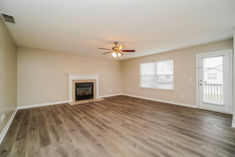 2,875/Mo, 111 Brenden Loop Delaware, OH 43015 Living Room View 2