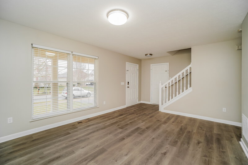 2,875/Mo, 111 Brenden Loop Delaware, OH 43015 Family Room View 2