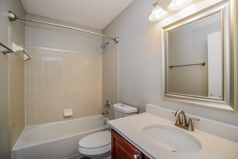 2,875/Mo, 111 Brenden Loop Delaware, OH 43015 Bathroom View