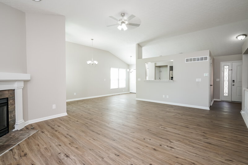 2,360/Mo, 4908 Wallington Dr Hilliard, OH 43026 Living Room View 2
