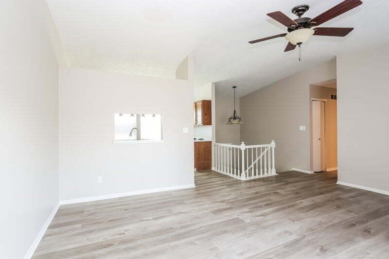 2,140/Mo, 3524 En Joie Dr Columbus, OH 43228 Living Room View