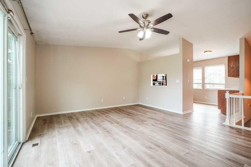 2,380/Mo, 3524 En Joie Dr Columbus, OH 43228 Living Room View