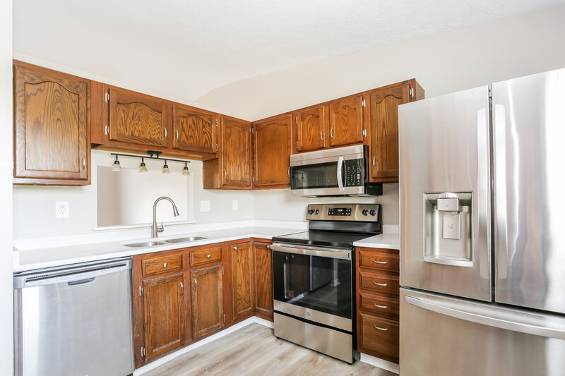 2,140/Mo, 3524 En Joie Dr Columbus, OH 43228 Kitchen View