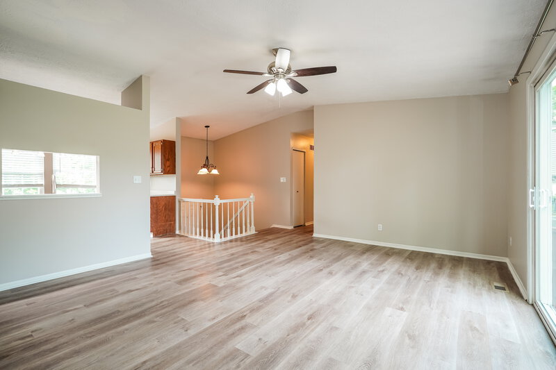 2,380/Mo, 3524 En Joie Dr Columbus, OH 43228 Living Room View 2