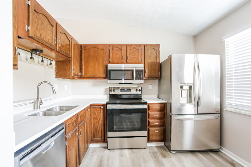 2,140/Mo, 3524 En Joie Dr Columbus, OH 43228 Kitchen View 2