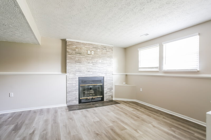 2,140/Mo, 3524 En Joie Dr Columbus, OH 43228 Family Room View 2