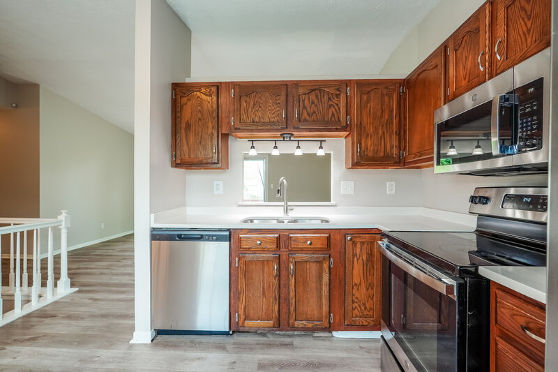 2,380/Mo, 3524 En Joie Dr Columbus, OH 43228 Kitchen View 3