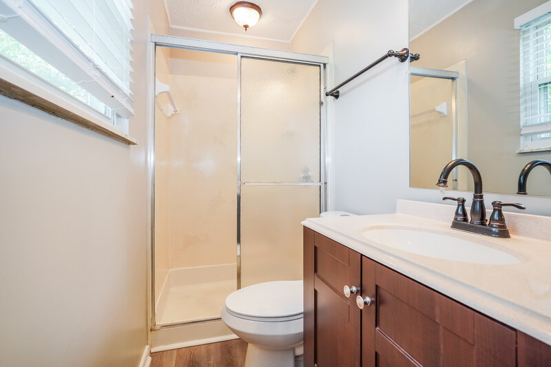 2,380/Mo, 3524 En Joie Dr Columbus, OH 43228 Main Bathroom View