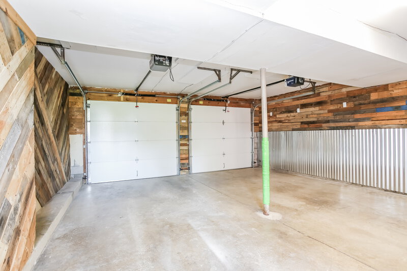 2,140/Mo, 3524 En Joie Dr Columbus, OH 43228 Garage View