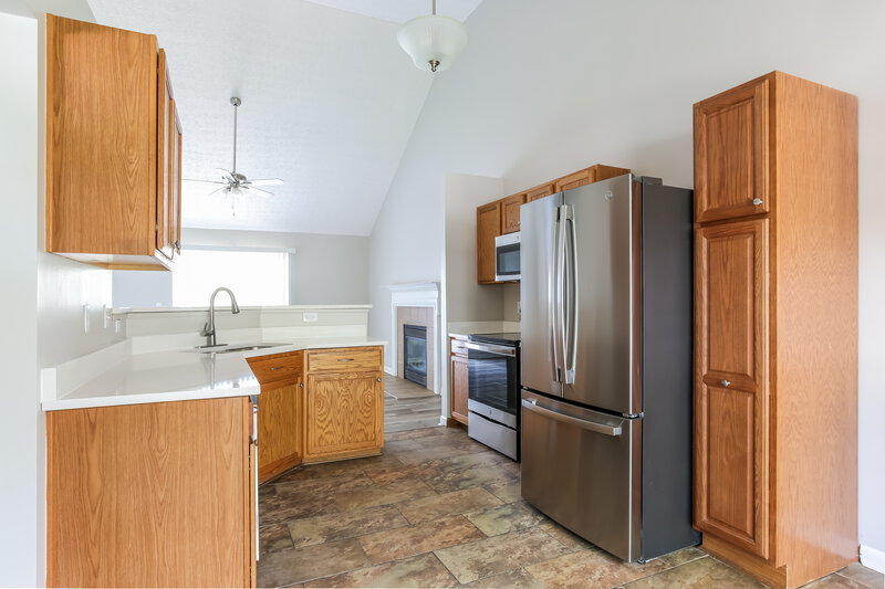 2,000/Mo, 286 Westedge Ct Galloway, OH 43119 Kitchen View 2