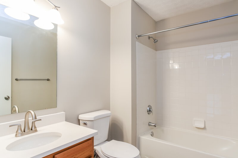 2,000/Mo, 286 Westedge Ct Galloway, OH 43119 Bathroom View