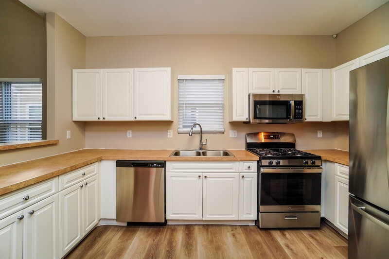 2,155/Mo, 6105 Bristol Ridge Dr Canal Winchester, OH 43110 Kitchen View 3
