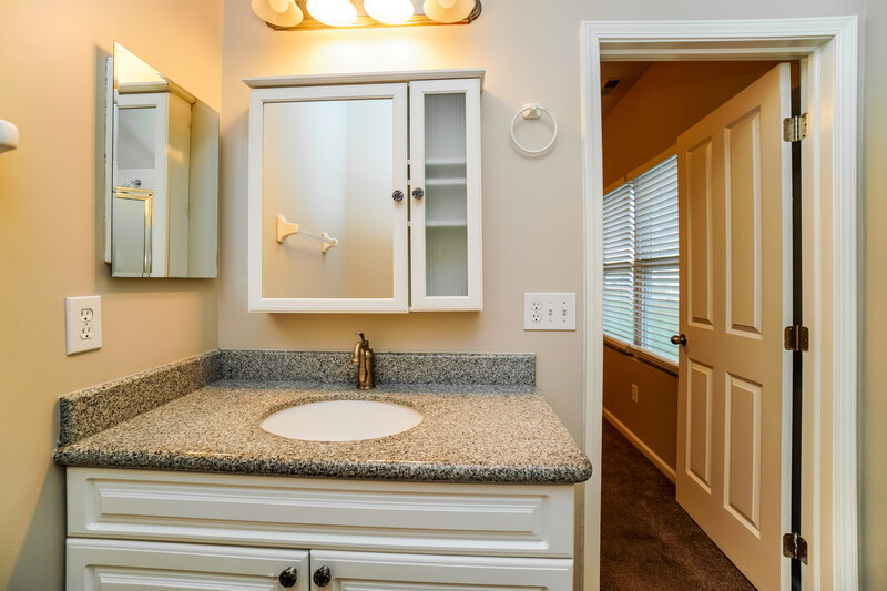 2,155/Mo, 6105 Bristol Ridge Dr Canal Winchester, OH 43110 Main Bathroom View