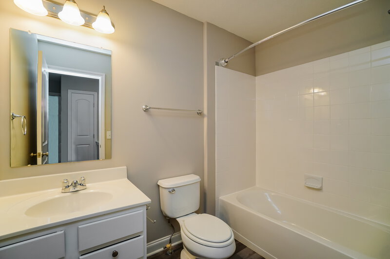 2,390/Mo, 417 Hemhill Dr Galloway, OH 43119 Bathroom View