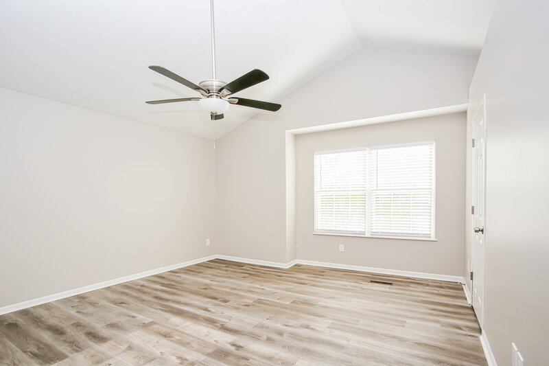 2,700/Mo, 2456 Ashpoint St Columbus, OH 43219 Main Bedroom View 2